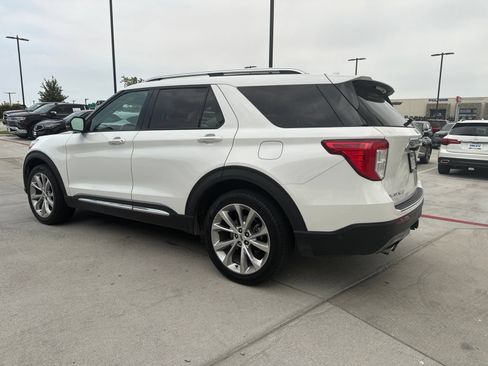 Used 2021 Ford Explorer Platinum w/ Equipment Group 601A AWD/4WD image 3