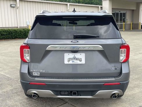 Certified 2022 Ford Explorer Limited w/ Equipment Group 301A RWD image 4
