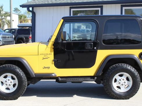 Used 2000 Jeep Wrangler Sport image 2