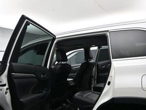 Used 2019 Toyota Highlander Limited image 15