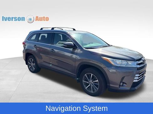 Used 2018 Toyota Highlander XLE AWD/4WD image 8
