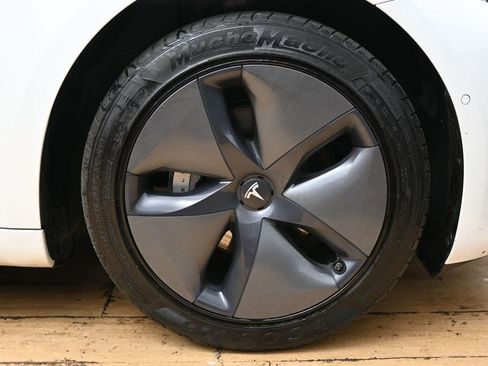 Used 2020 Tesla Model 3 Standard Range RWD image 13