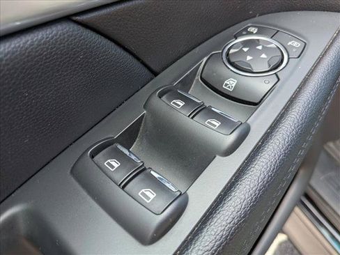 Used 2017 Ford Explorer XLT w/ Equipment Group 201A AWD/4WD image 11