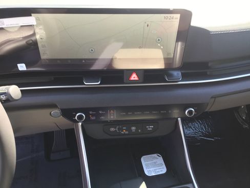 New 2026 Kia Carnival EX image 12