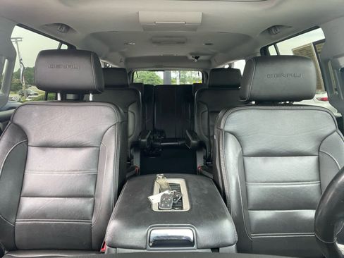 Used 2019 GMC Yukon XL Denali w/ Denali Ultimate Package AWD/4WD image 29