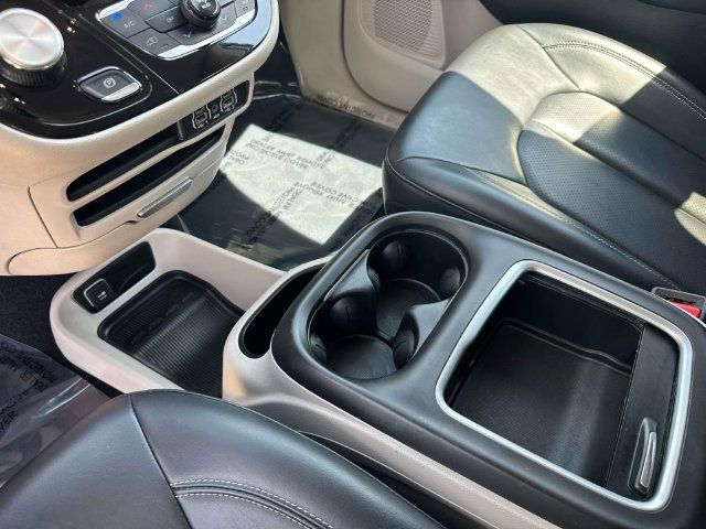 Used 2023 Chrysler Pacifica Touring-L FWD image 31