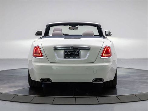 Used 2020 Rolls-Royce Dawn RWD image 4