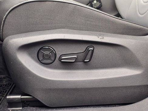 New 2025 Volkswagen Tiguan SE AWD/4WD image 22