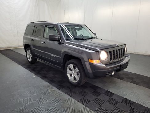 Used 2016 Jeep Patriot Latitude AWD/4WD image 13