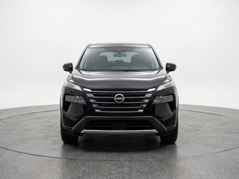 Used 2025 Nissan Rogue SV image 2