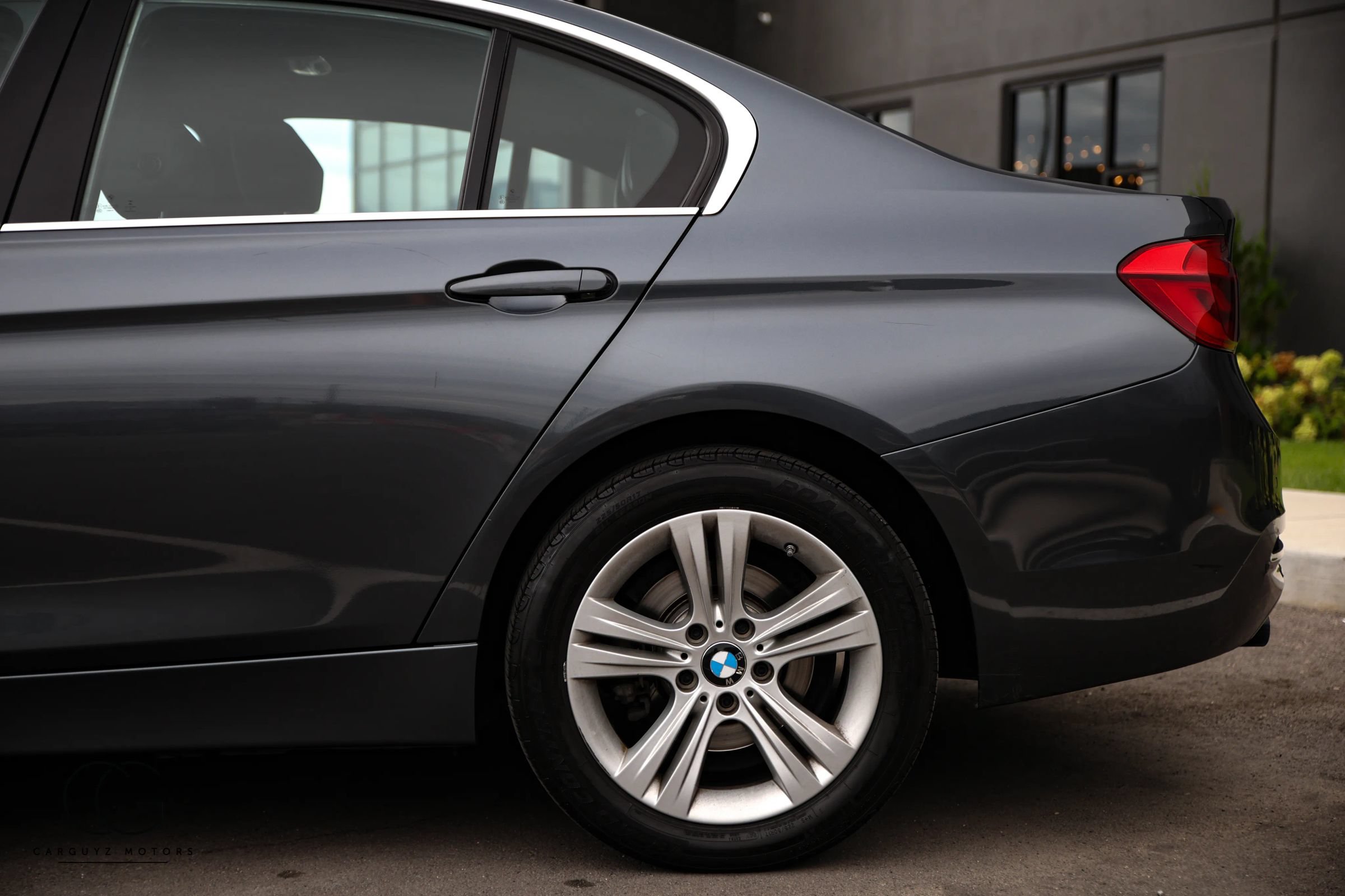 Used 2017 BMW 330i Sedan RWD image 11