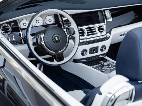 Used 2018 Rolls-Royce Dawn image 32