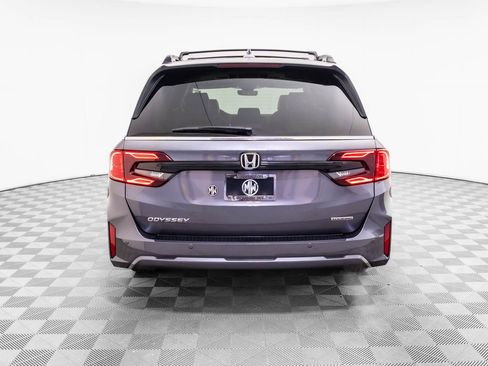 New 2026 Honda Odyssey Touring image 4