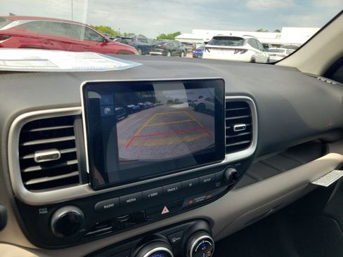 Certified 2025 Hyundai Venue SEL image 23