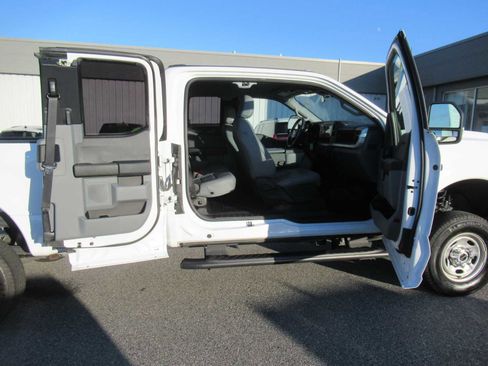 Used 2023 Ford F250 XL w/ XL Chrome Package image 18