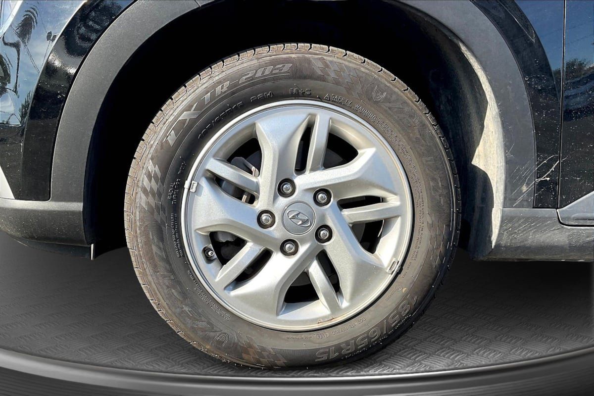 Used 2024 Hyundai Venue SE FWD image 9