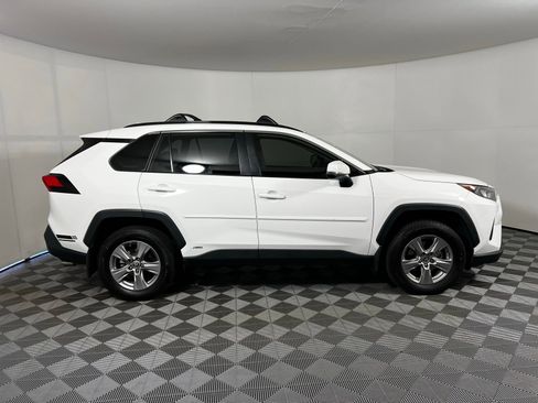 Used 2022 Toyota RAV4 LE image 4