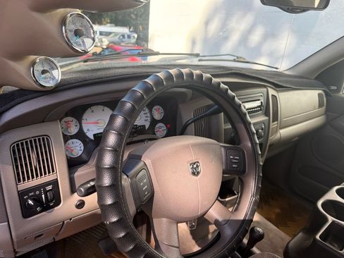 Used 2004 Dodge Ram 3500 Truck SLT w/ Trailer Tow Group AWD/4WD image 4