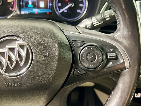 Used 2018 Buick Enclave Essence FWD image 19
