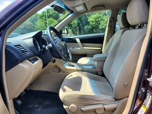 Used 2013 Toyota Highlander 4WD w/ Cold Weather Pkg image 17
