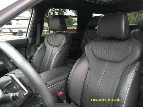Used 2025 Hyundai Palisade Calligraphy AWD/4WD image 11
