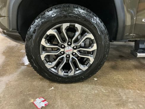 Used 2024 GMC Canyon Denali image 27