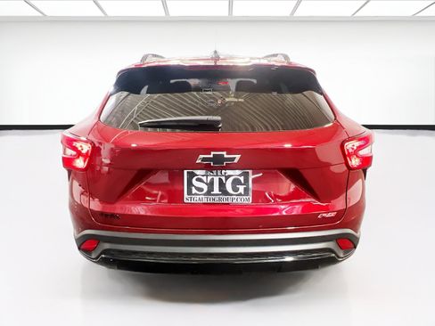 Used 2025 Chevrolet Trax RS FWD image 5