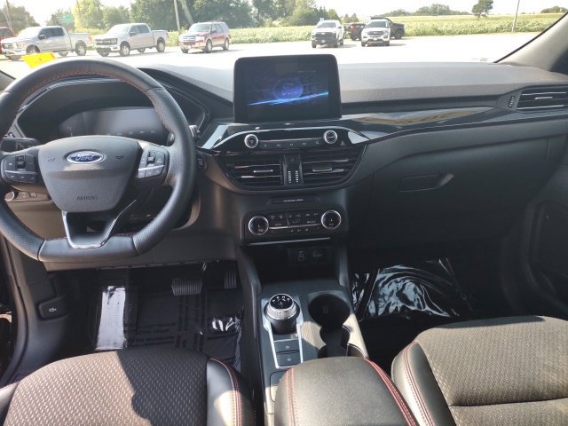 Used 2025 Ford Escape ST-Line Select AWD/4WD image 14