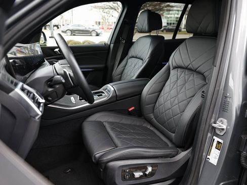 Used 2025 BMW X5 sDrive40i w/ Climate Comfort Package image 22