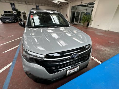 Used 2025 Subaru Forester Touring w/ Popular Package - Touring AWD/4WD image 3