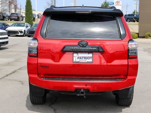 Used 2021 Toyota 4Runner Venture w/ Moonroof Package image 4