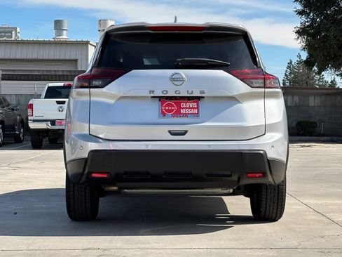 Certified 2025 Nissan Rogue SV image 8