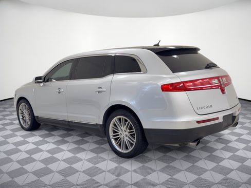 Used 2019 Lincoln MKT AWD image 3