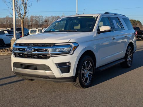 Used 2024 Ford Expedition Limited image 8