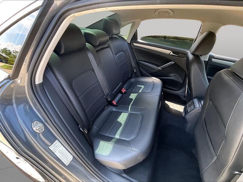 Used 2020 Volkswagen Passat 2.0T SE FWD image 18