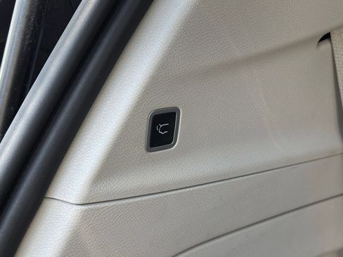 Used 2024 Chrysler Voyager LX FWD image 22