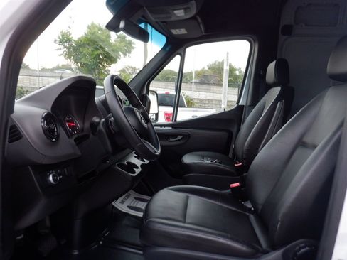 Used 2025 Mercedes-Benz Sprinter 2500 image 12