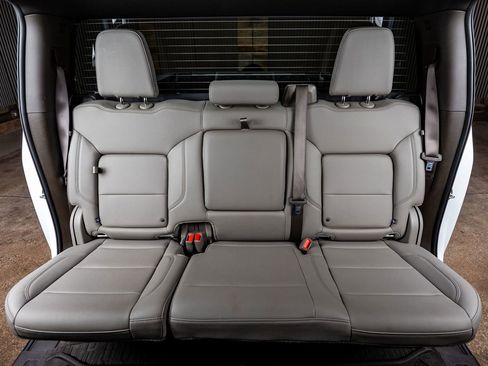 Used 2025 GMC Sierra 2500 SLT image 35