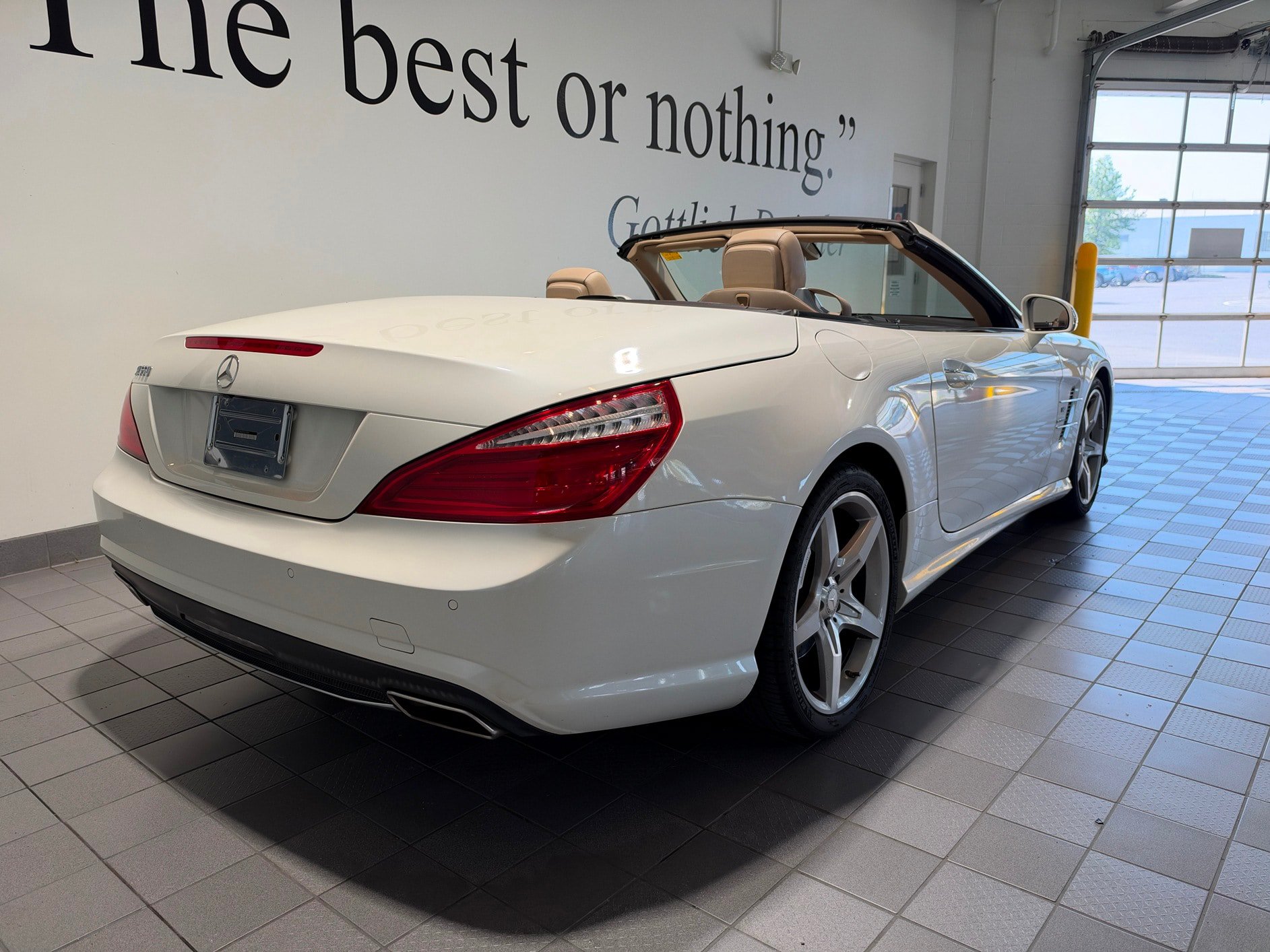 Used 2014 Mercedes-Benz SL 550 image 4
