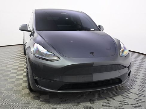 Used 2023 Tesla Model Y Performance image 9