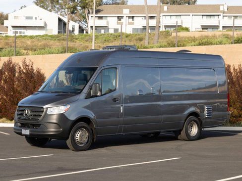 Used 2021 Mercedes-Benz Sprinter 4500 w/ Parking Package image 19