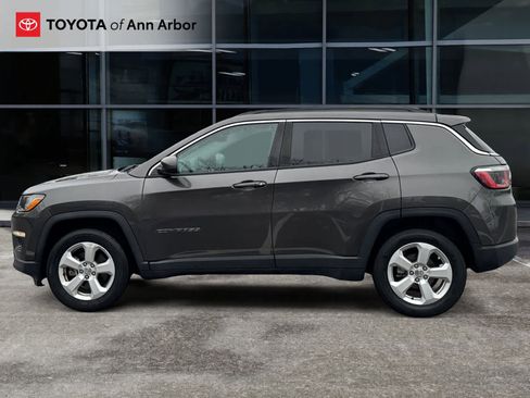 Used 2018 Jeep Compass Latitude w/ Cold Weather Group image 9