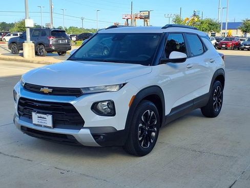 Used 2023 Chevrolet TrailBlazer LT FWD image 3