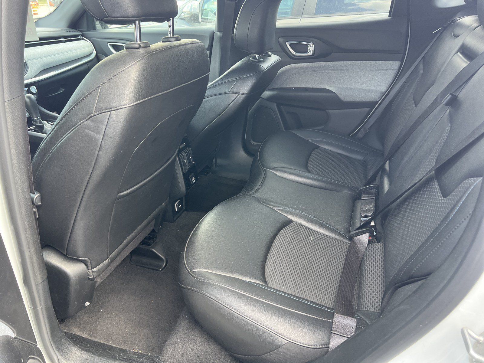 Used 2024 Jeep Compass Latitude AWD/4WD image 9