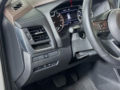 Used 2023 Nissan Rogue SV w/ SV Premium B Package FWD image 17