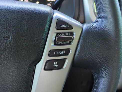 Used 2021 Nissan Titan SV w/ SV Convenience Package RWD image 21