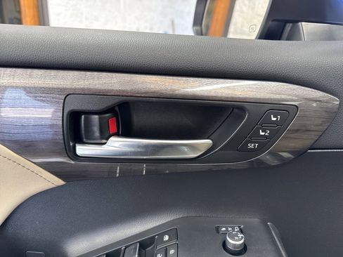 Used 2023 Toyota Highlander Platinum image 37