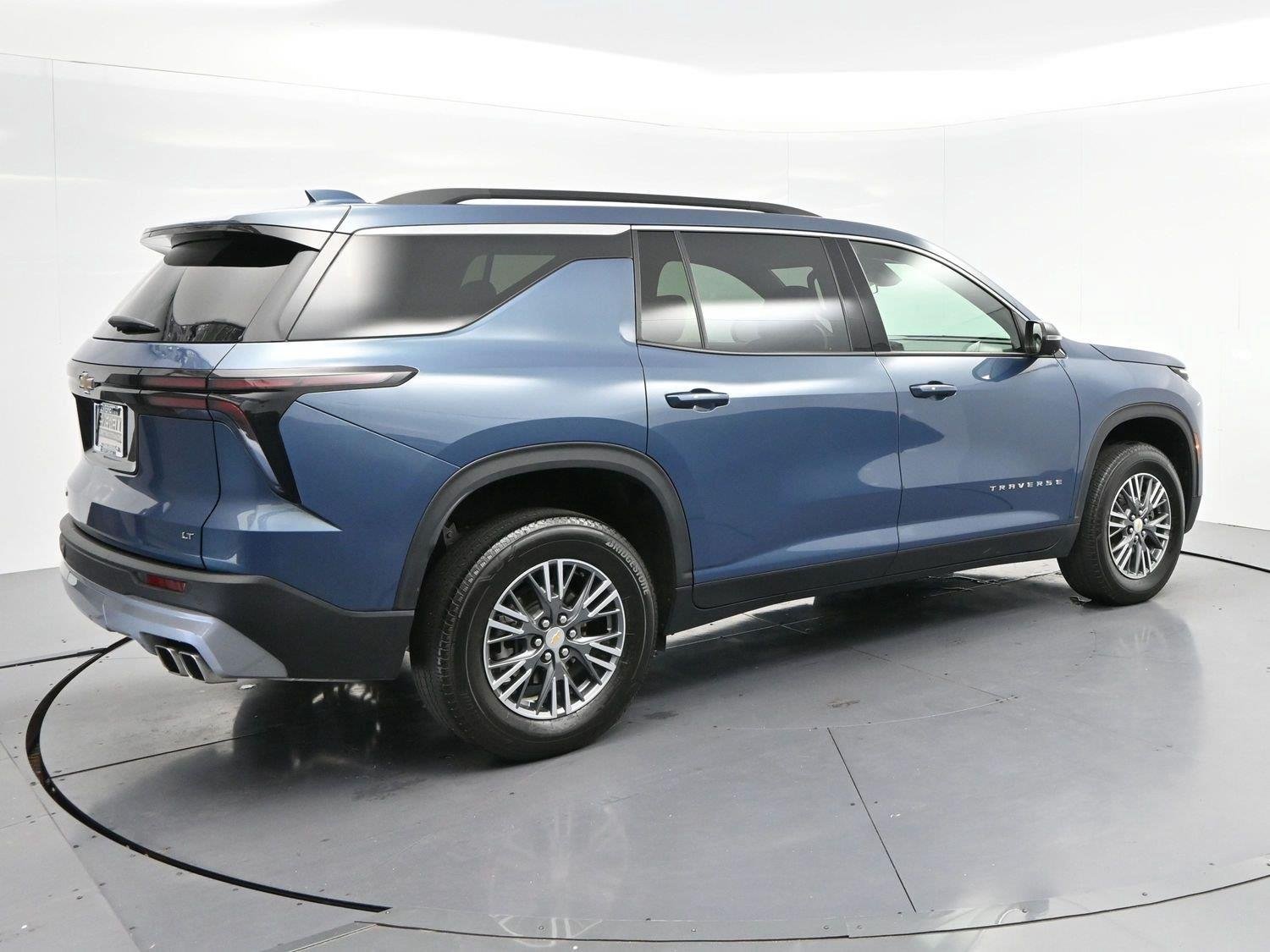 Used 2024 Chevrolet Traverse LT w/ LPO, Floor Liner Package FWD image 7