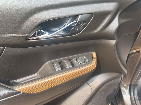 Used 2019 GMC Acadia SLE AWD/4WD image 13