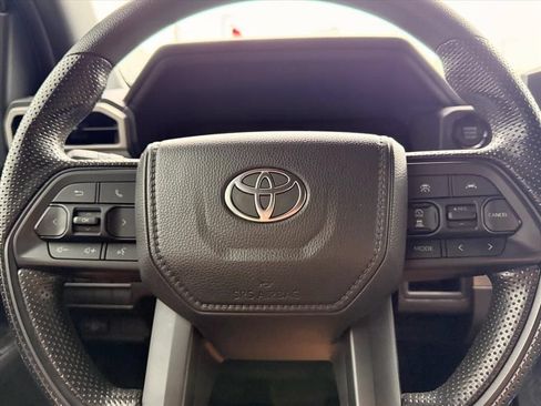 Used 2025 Toyota Tacoma SR5 AWD/4WD image 15